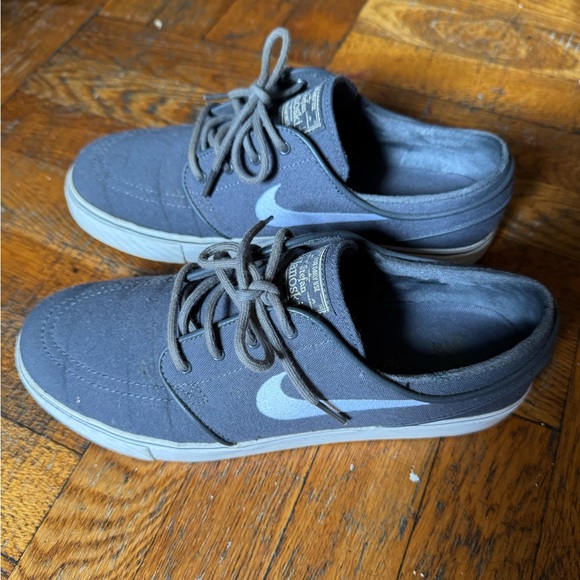 Nike - Picture 1 of 6